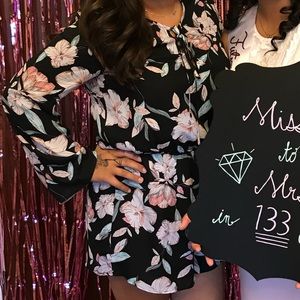 Black floral romper w/pockets